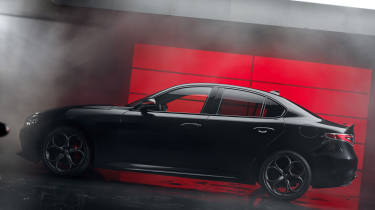 Alfa Romeo Giulia Edizione Luna Rossa - side