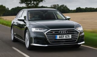 Audi S8 - front action