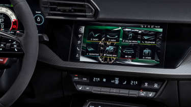 Audi RS 3 Competition Limited - screen