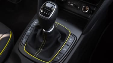 Hyundai Kona Premium SE 2017 - transmission
