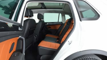 Volkswagen Tiguan 2016 - rear seat entry