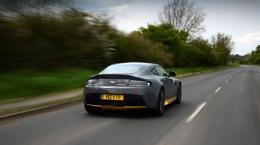Aston Martin V12 Vantage S - rear action