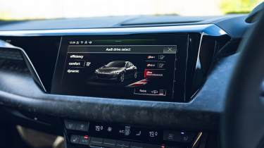 New Audi RS e-tron Performance - infotainment screen 