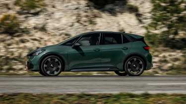 New Cupra Born VZ - side tracking 