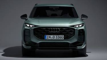 Audi Q3 - full front studio