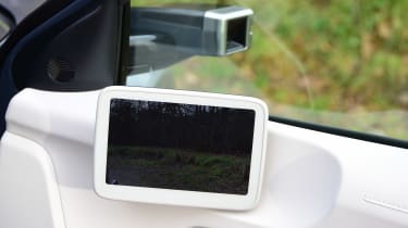 Hyundai Ioniq 5 Namsan Edition - mirror screen
