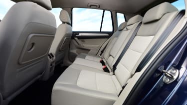 Volkswagen Golf SV BlueMotion TSI 2016 - rear seats