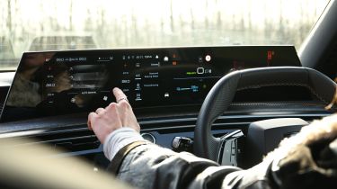 Peugeot E-3008 - dashboard