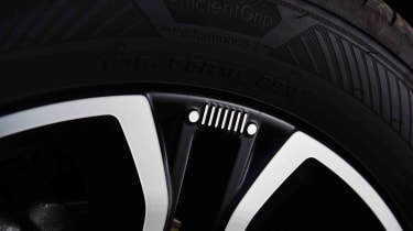 Jeep Avenger Summit – alloy wheel detail