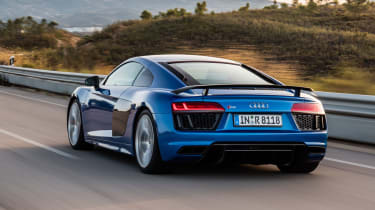 Audi R8 V10 Plus - rear tracking