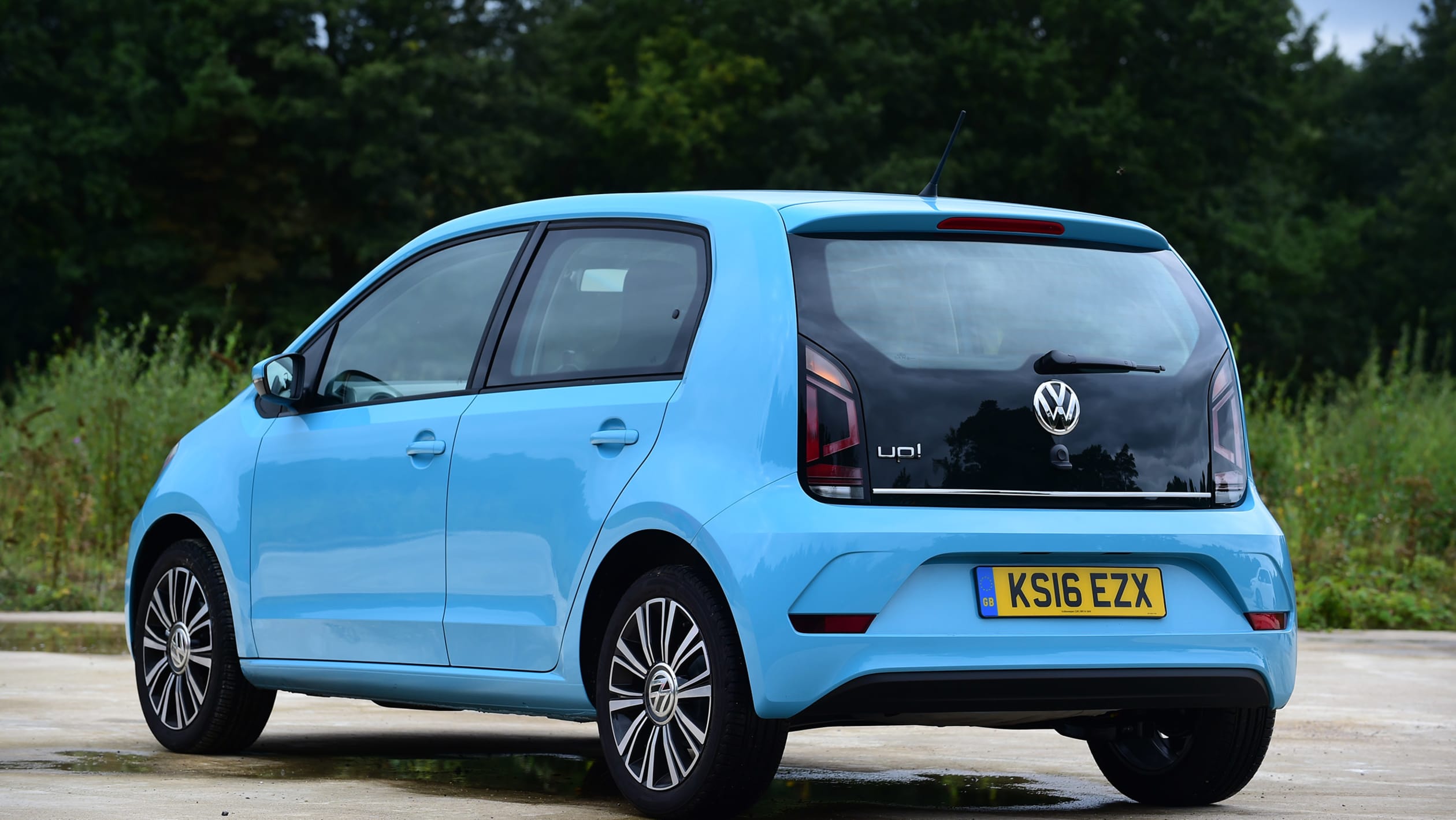 Volkswagen up! vs Skoda Citigo - pictures | Auto Express