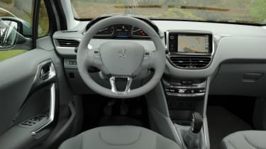 Peugeot 208 1.2 Active interior
