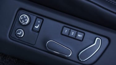 Bentley Flying Spur V8 S - seat controls
