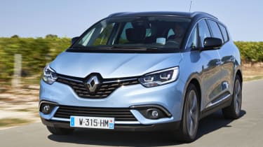 Renault Grand Scenic 2016 - front tracking 2