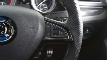 Skoda Superb Sportline Estate - steering wheel controls