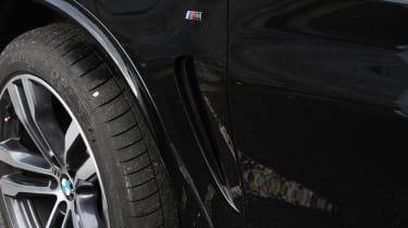 BMW X5 M50d wheel &amp; wing