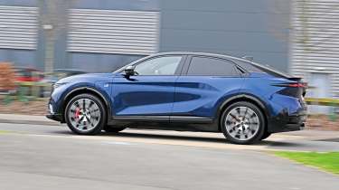 Alpine A390 - dynamic rear angled