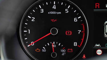 Kia Stonic - rev counter