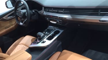 Audi SQ7 red - interior 2