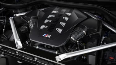 BMW X7 M60i xDrive - engine