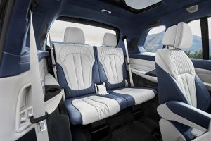 BMW X7 spy shot - seats