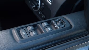 Used Land Rover Discovery review - electric window switches