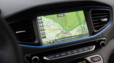 Hyundai Ioniq hybrid 2016 review - infotainment
