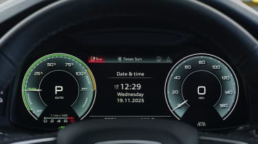 Audi Q7 - driver display dials