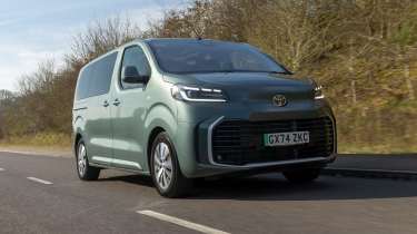 Toyota Proace Verso - front tracking