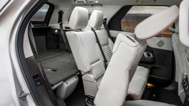 Land Rover Discovery 2017 folding seats
