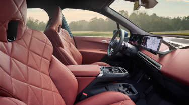 BMW iX facelift - front seats