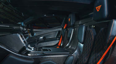 Ginetta Akula - seats