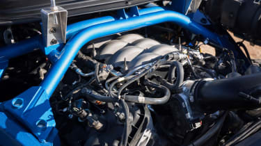 Ford Bronco DR - engine
