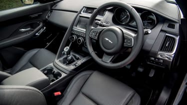 Jaguar E-Pace - dash