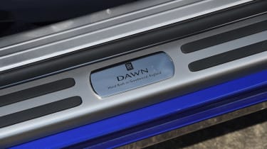 Convertible megatest - Rolls-Royce Dawn - sill plate