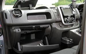 Renault-Trafic-Black-dash-storage.jpg