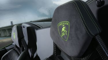 Lamborghini Huracan LP 610-4 Spyder - headrests