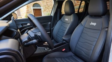 Jeep Avenger e-Hybrid - front seats