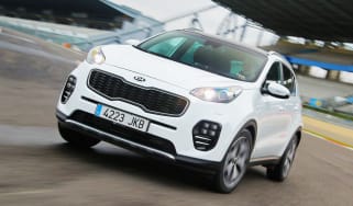 Kia Sportage 2016 - cropped front cornering
