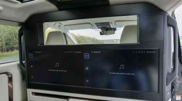 Lexus LM - TV screens