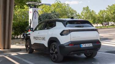 Toyota Urban Cruiser - rear charging