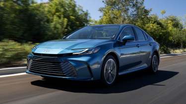 Toyota Camry - front tracking 