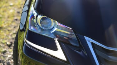 Lexus GS 300h 2016 - front headlights