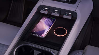 Skoda Peaq - phone