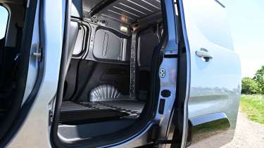 Peugeot E-Partner - load area through the side door