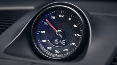 Porsche Cayenne - clock