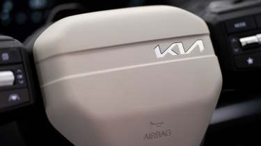 Kia K4 UK - steering wheel