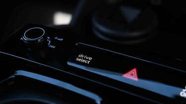 Audi S6 Avant e-tron - drive mode button