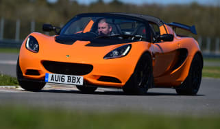 Lotus Elise Cup 250 - front cornering