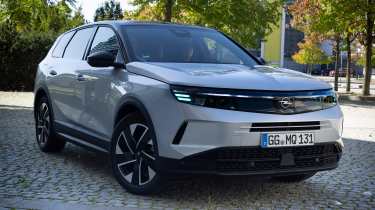 Prototype Vauxhall SUV - front 3/4 Opel logo